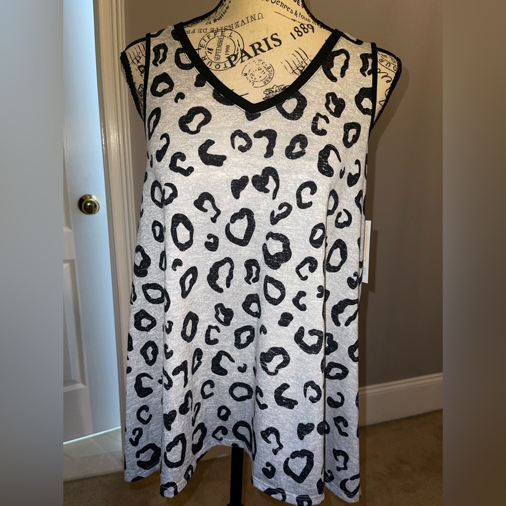 🦜Animal Print Ladies Top.                           Bag 62